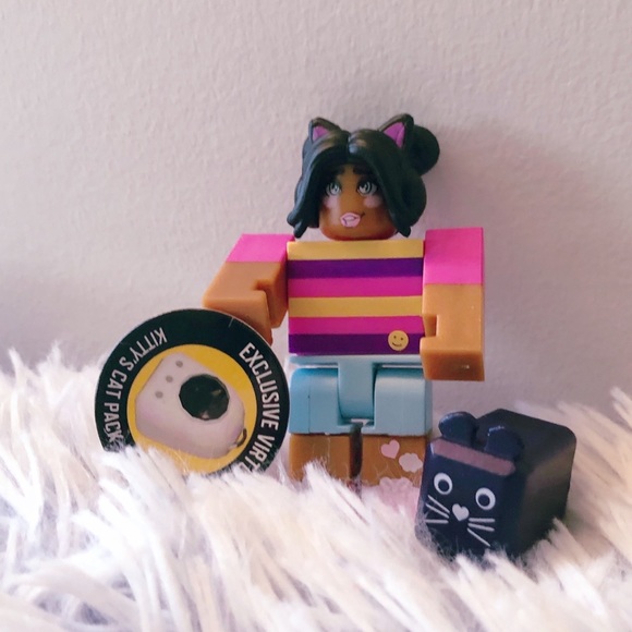 Apple Picking Simulator: Kitty the Pet Seller Roblox Toy with Kitty’s Cat Pack - Picture 3 of 9